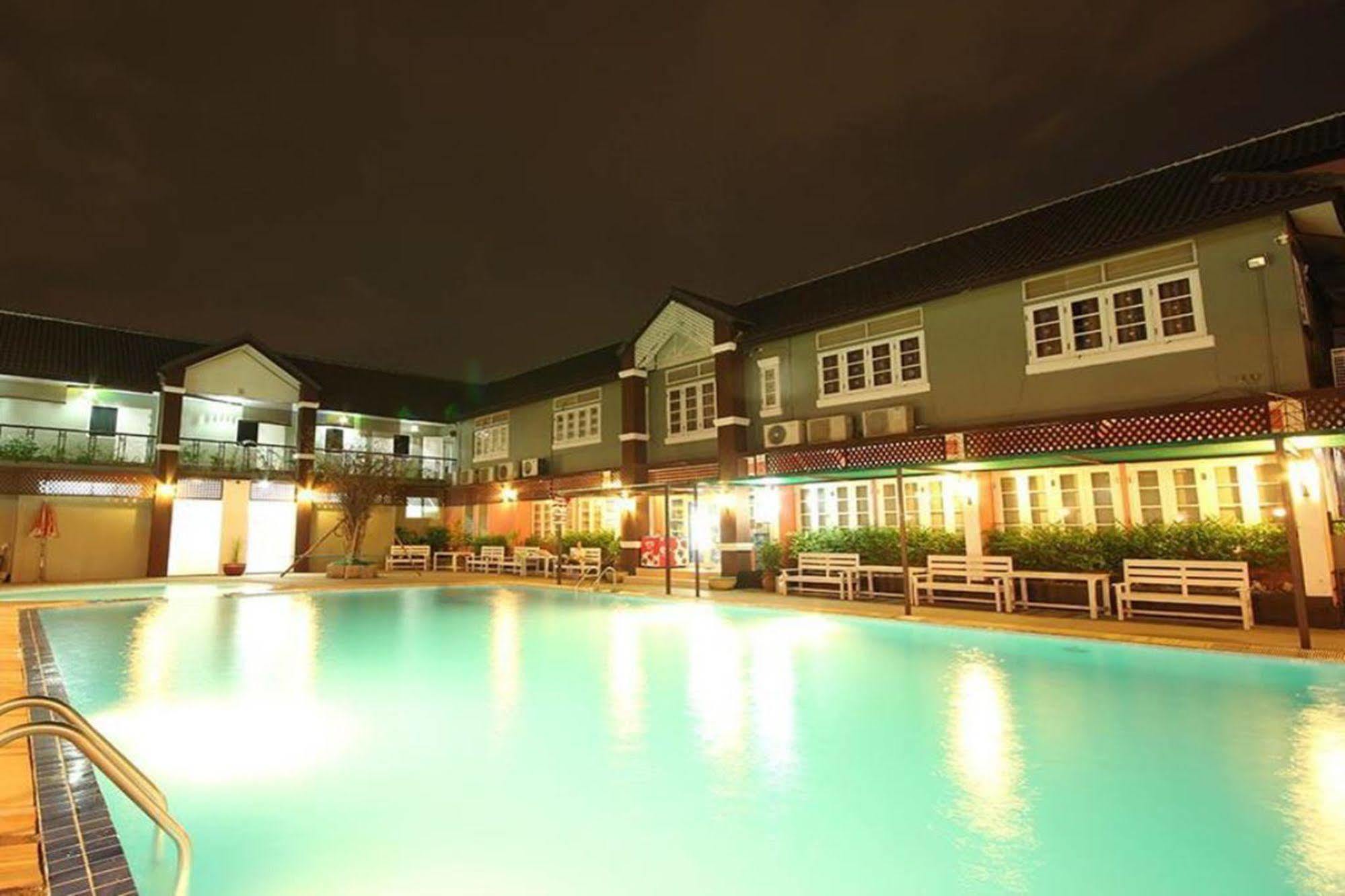 Waratee Spa Resort Villa Bangkok Exterior foto